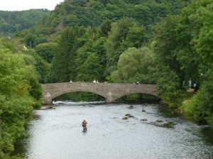 Campingbus-Urlaub Eifel Heimbach Angeln in der Rur