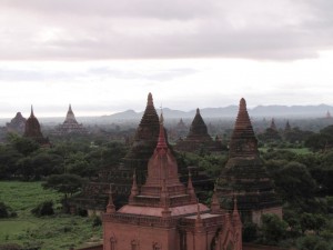 Myanmar-Reise - Bagan: Sonnenaufgang über den Tempeln